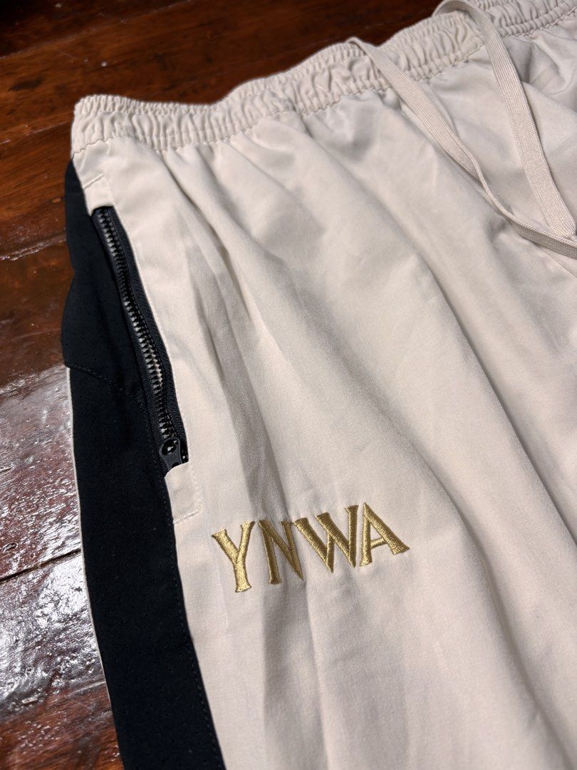 Nike LJ TRACK PANTS (Category: Joggers) located in Manila. Submitted by earlylifecrisis (Listing ID 1469870261, Image 3). Description: Sz Medium Condition 9.5/10 Measure it by inch Waist 14.5 Length 39.5 Leg Opening 6.5 •Refund / Returns not allowed allowed •Please do check the dimensions size on labels sometimes are not accurate on the sizing •Ask me before purchasing.