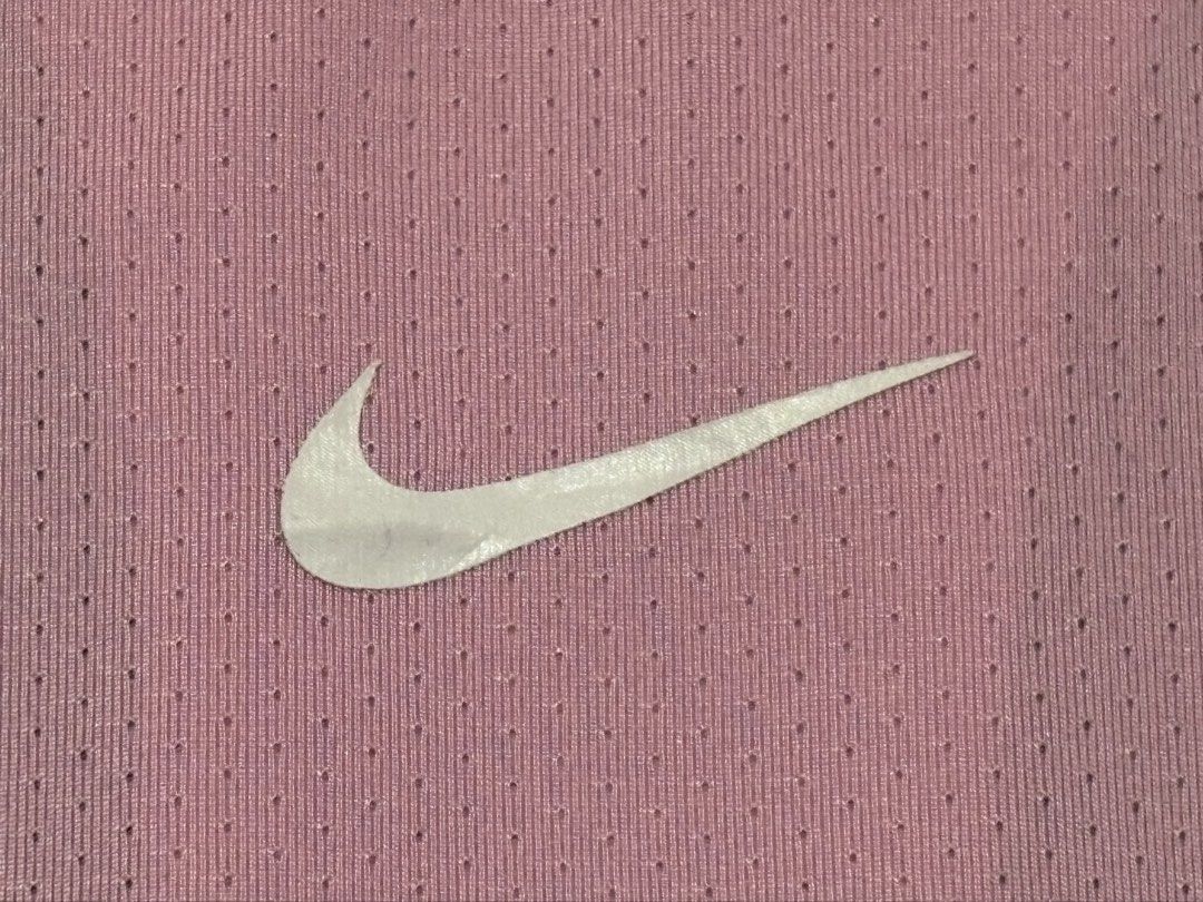NIKE MID SWOOSH WOMENS TANK TOP (Category: Activewear) located in Baras. Submitted by jnc__apparel (Listing ID 1469900577, Image 3). Description: 🏷️ NIKE MID SWOOSH WOMENS TANK TOP 📌 Dimes: 24L x 15.5W 📌 Size: Small for womens 📌 Condition: Like new 📌 Color rate: 10/10 📌 Issue: None ✅ Washed and ready to wear .
