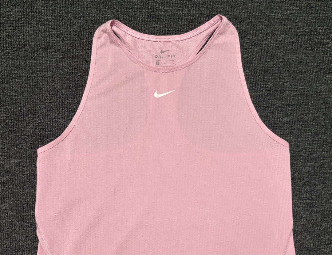 NIKE MID SWOOSH WOMENS TANK TOP (Category: Activewear) located in Baras. Submitted by jnc__apparel (Listing ID 1469900577, Image 2). Description: 🏷️ NIKE MID SWOOSH WOMENS TANK TOP 📌 Dimes: 24L x 15.5W 📌 Size: Small for womens 📌 Condition: Like new 📌 Color rate: 10/10 📌 Issue: None ✅ Washed and ready to wear .