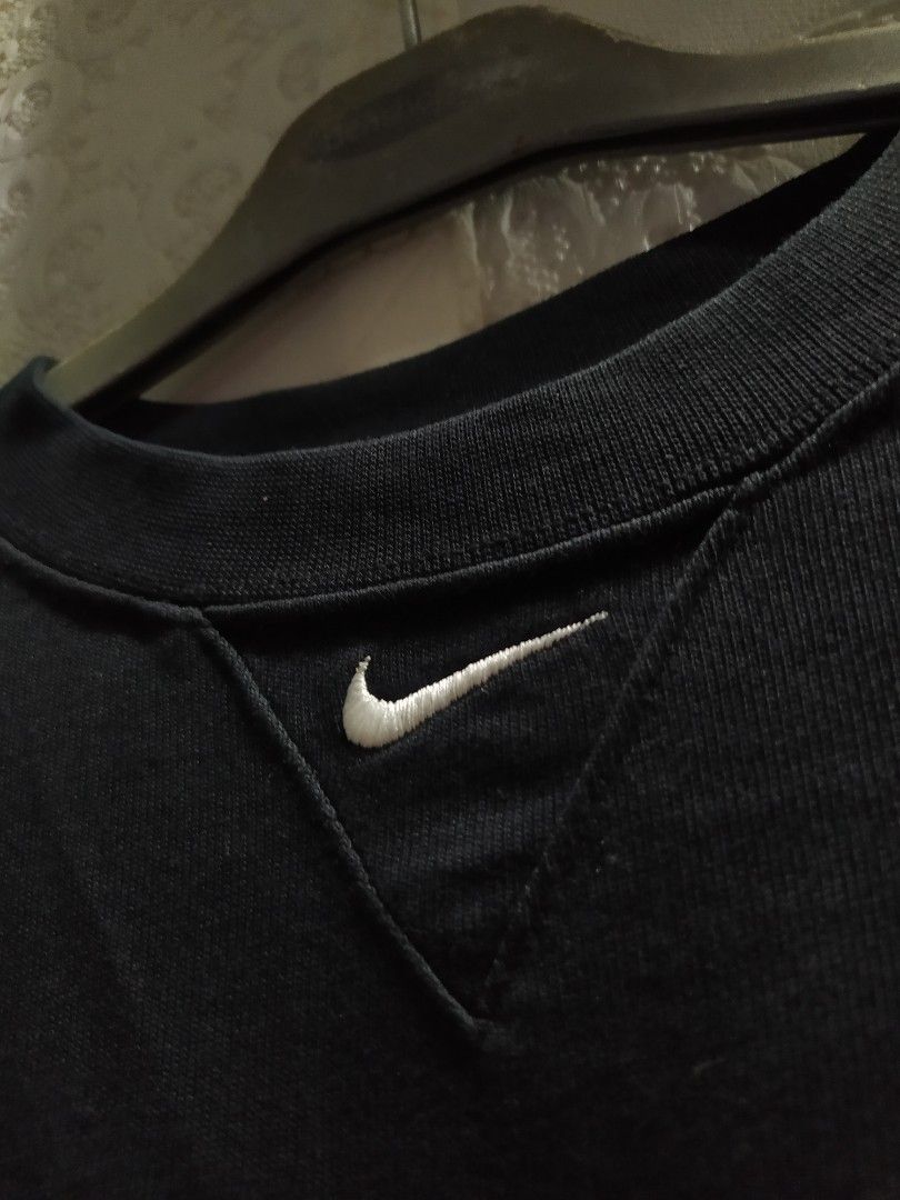 NIKE MID/CENTER SWOOSH SHIRT (Category: Tshirts & Polo Shirts ) located in Aliaga. Submitted by arfrafarf000 (Listing ID 1469923925, Image 2). Description: 1200 + SF SIZE MEDIUM ON TAG (CAN FIT XL) OVERSIZED AS NEW 💎💎.
