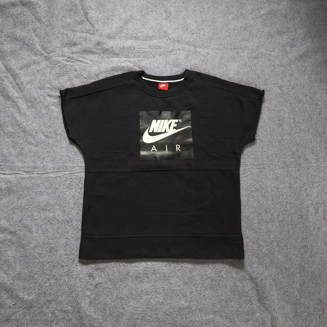 Nike Modern Cap Sleeve Air Box Sweatshirt (Category: Tshirts & Polo Shirts ) located in Manila. Submitted by shykes_26 (Listing ID 1469807180, Image 1). Description: Dimensions Width - 22 Length - 26.5 Size on tag - M Issues - None.
