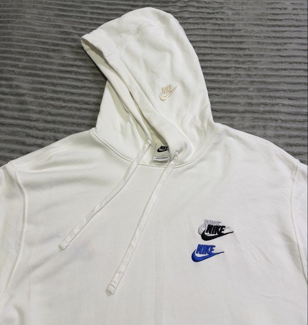 Nike multi logo hoodie jcket (Category: Coats, Jackets and Outerwear) located in Kawit. Submitted by samfuentebella09 (Listing ID 1469863916, Image 3). Description: N1K3 MULTI LOGO WHITE HOODIE JACKET✅ ▪️Size LARGE on tag✅ ▪️Width”24 x 27”Length✅ ▪️Excellent Condition 9/10✅ ▪️Color Rate 10/10✅ ▪️Good As New✅ Add sf💸 Pm🔑.