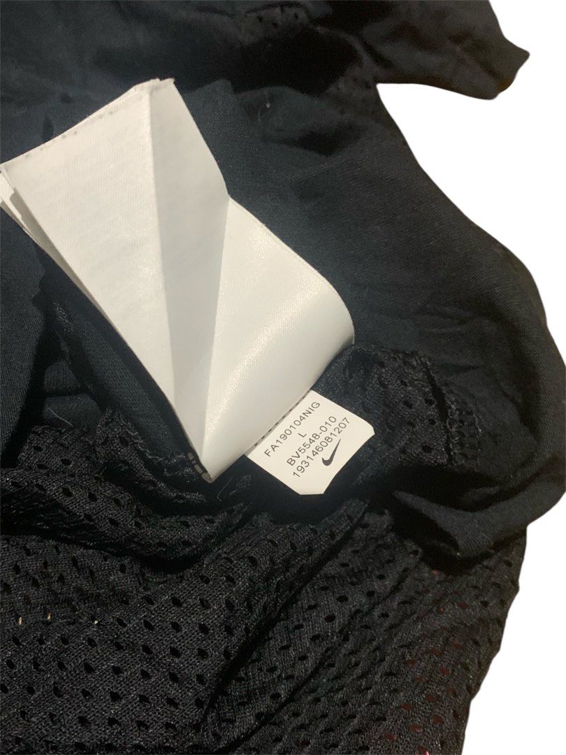 Nike Nsw (Category: Activewear) located in Manila. Submitted by lyf_7hrift (Listing ID 1469811464, Image 3). Description: Nike Nsw Shirt P300 27L 19.5W Dimes 9/10 Color Rate Excellent Condition.