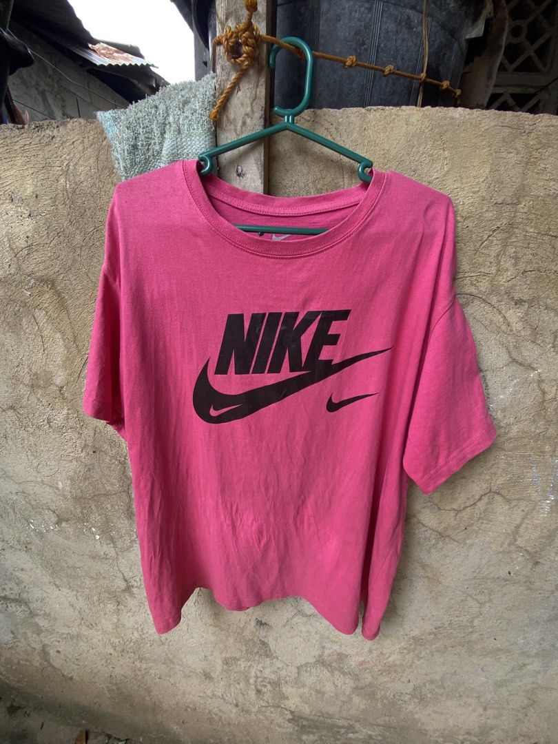 Nike Pink Graphic T-Shirt Large (Category: Shirts) located in Cagayan de Oro. Submitted by zekoy (Listing ID 1469776221, Image 2). Description: Pm📥.