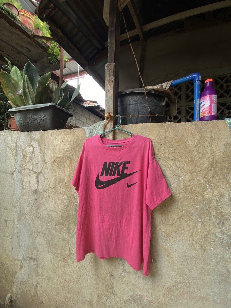 Nike Pink Graphic T-Shirt Large (Category: Shirts) located in Cagayan de Oro. Submitted by zekoy (Listing ID 1469776221, Image 1). Description: Pm📥.