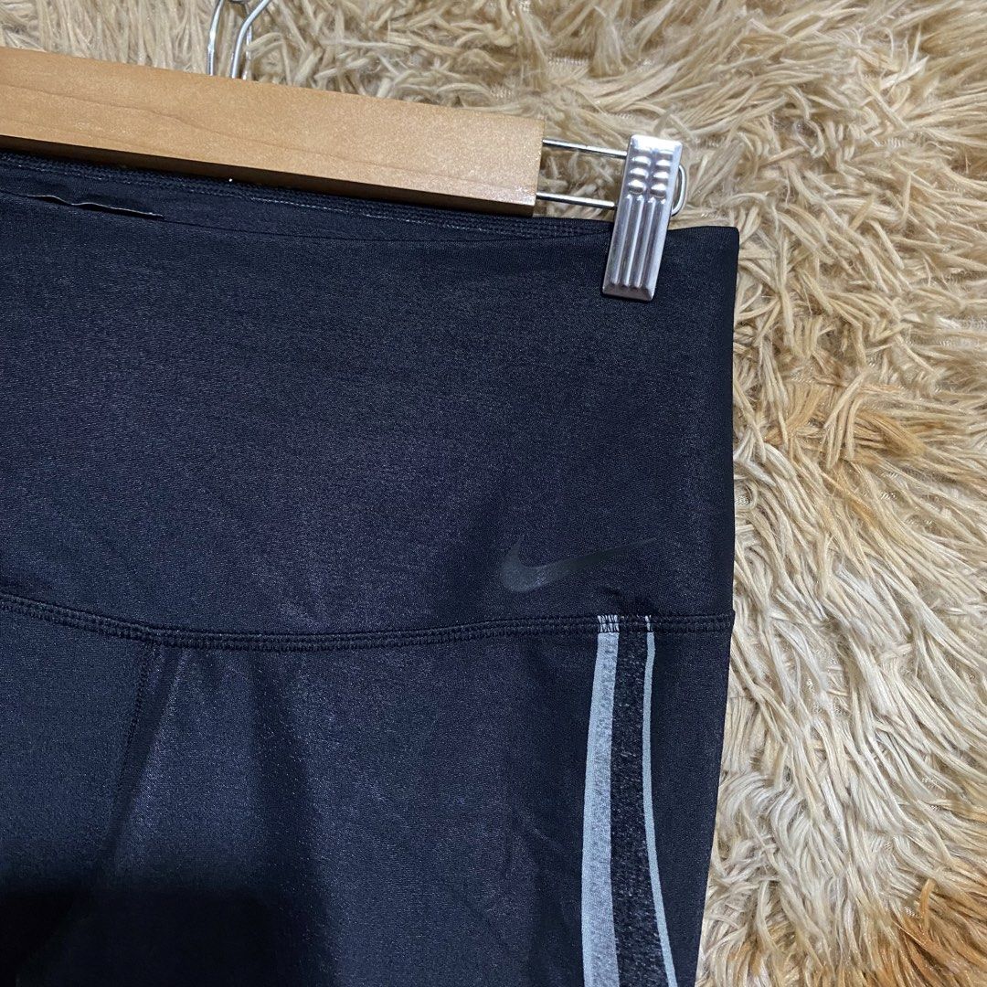 Nike Power Engineered Compression Gym Crop Leggings (Category: Activewear) located in Butuan. Submitted by thriftingz143 (Listing ID 1469908395, Image 3). Description: excellent condition no issues, need wash only size small on tag.