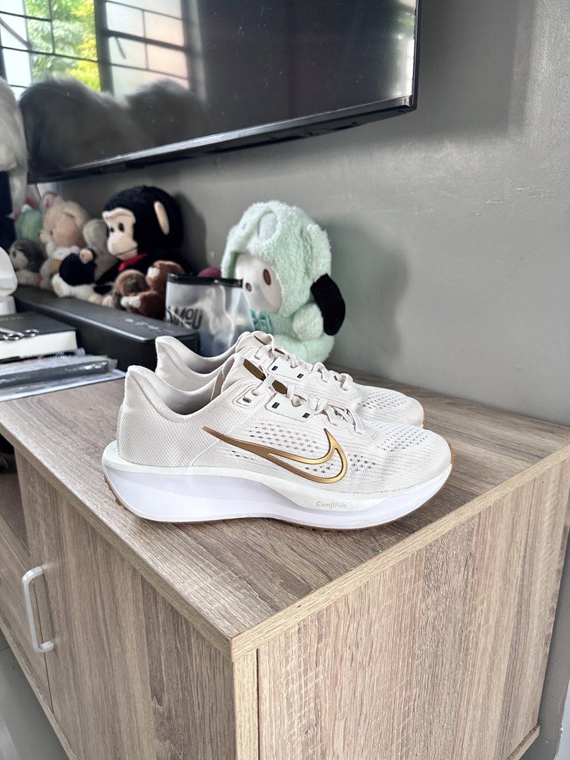 Nike Quest 6 (Category: Sneakers) located in Manila. Submitted by nilodanzcuadra (Listing ID 1469816999, Image 1). Description: Size 7 womens Like new condition Loc: north caloocan.