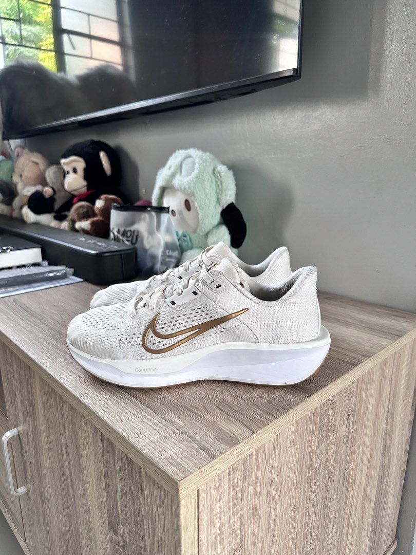 Nike Quest 6 (Category: Sneakers) located in Manila. Submitted by nilodanzcuadra (Listing ID 1469816999, Image 3). Description: Size 7 womens Like new condition Loc: north caloocan.
