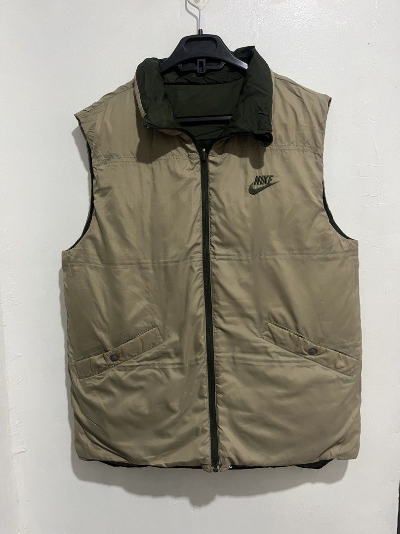NIKE REVERSEBLE PUFFER JACKET (Category: Coats, Jackets and Outerwear) located in Cebu City. Submitted by fierce.vincent (Listing ID 1469850819, Image 1). Description: NIKE REVERSEBLE PUFFER JACKET GOOD AS NEW / NO ISSUE 22 x 28 / XL ON TAG 1750 ADD SF.