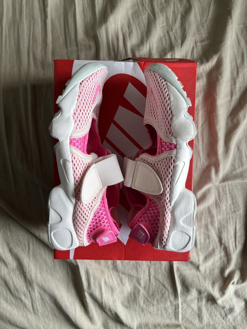 Nike Rift 2 GS (Category: Sneakers) located in Paranaque City. Submitted by nifty_goodies (Listing ID 1469796123, Image 2). Description: Nike Rift 2 GS Size - 6Y fits 7.5us womens Issue - need cleaning outsole Used only during our Vietnam Trip With original box.