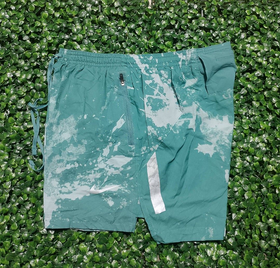 Nike Running Division Short (Category: Shorts) located in Davao. Submitted by thrifttayo (Listing ID 1469816424, Image 1). Description: Small on tag W 27-30 L 13 No Issue ASNEW Condition .