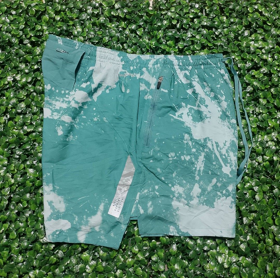 Nike Running Division Short (Category: Shorts) located in Davao. Submitted by thrifttayo (Listing ID 1469816424, Image 2). Description: Small on tag W 27-30 L 13 No Issue ASNEW Condition .