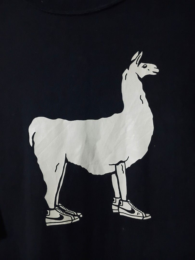 Nike SB Llama Graphic Tee (Category: Tshirts & Polo Shirts ) located in Caloocan City. Submitted by archive404 (Listing ID 1469912438, Image 2). Description: Nike SB Llama Graphic Tee Excellent Condition W - 20 L - 27 Medium on Tag No Issue 400 + sf.