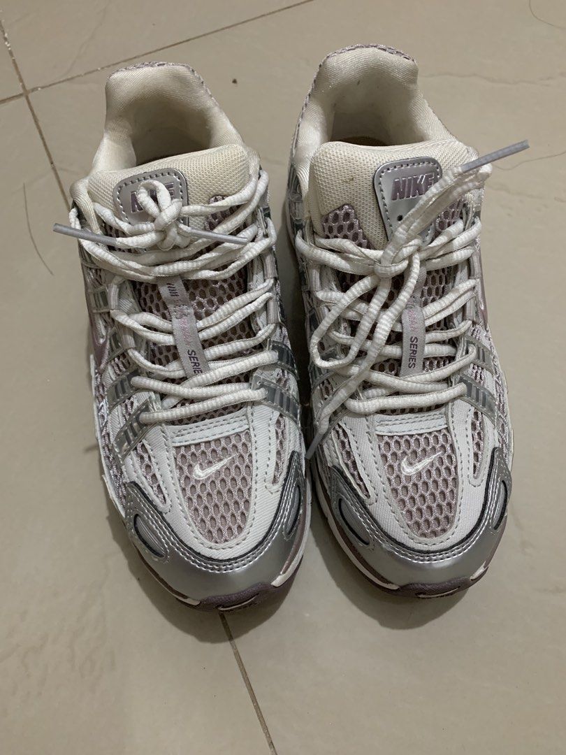 Nike shoes (Category: Casual Shoes) located in Manila. Submitted by pangharabas (Listing ID 1469897453, Image 1). Description: Wrong size for me.