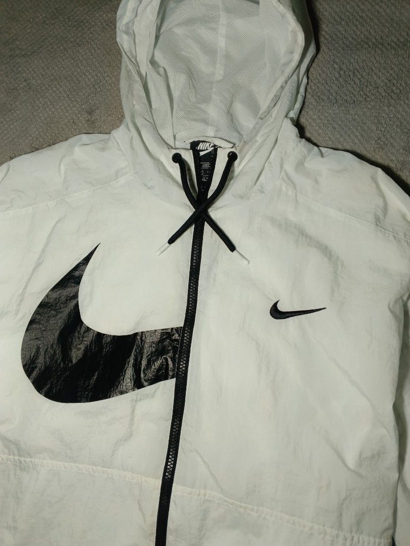 Nike Swoosh (Category: Tshirts & Polo Shirts ) located in Cebu City. Submitted by authenticgrids (Listing ID 1469863450, Image 2). Description: Nike Windbreaker Hoodie Nike Sportswear Swoosh ✅ Excellent Condition ✨ Issue/s: See Photos (Last pic) , Minimal Stain on the hood Size on Tag : XXL Best Fit: L - XL DIMENSIONS Width 24 inches Length 28 inches 📥📥📥📥📥 DM us for more details.