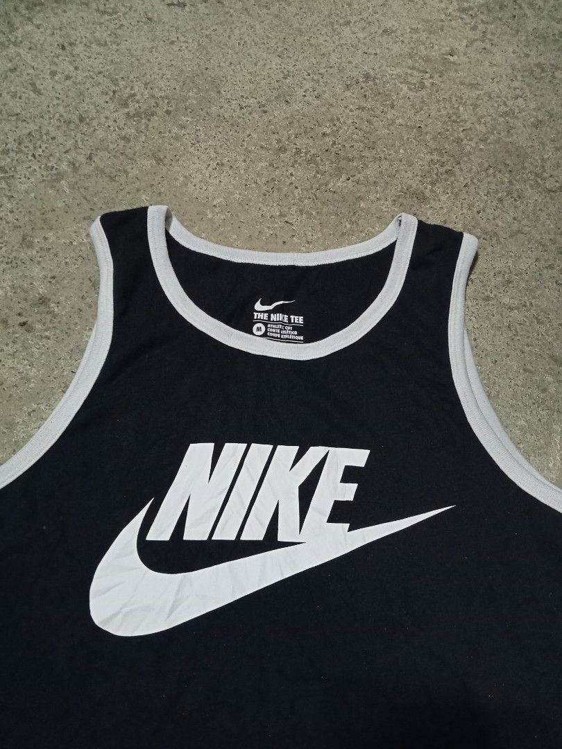 Nike tank top (Category: Vests) located in Alburquerque. Submitted by ayrelieonlineshop (Listing ID 1469848616, Image 2). Description: Nike tank top size medium dimensions W-20 L-28 excellent condition no pinhole or punit no cracks print.