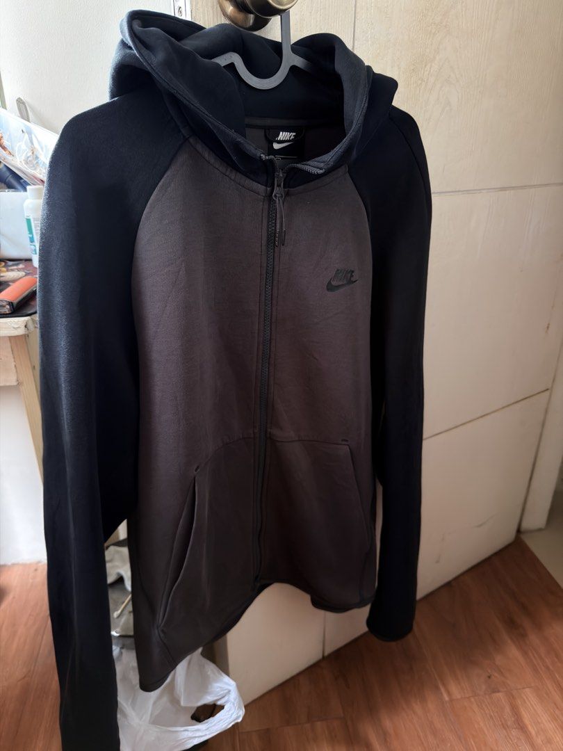 Nike Tech Fleece (Category: Hoodies) located in Manila. Submitted by johnlee0212 (Listing ID 1469833932, Image 1). Description: Nike Tech Fleece Xl on tag 22x28 Color rate:9.5/10 Condition: 9.8/10 No issue 770 free ship NO COD Pwede lalamove, payment pagdating ng rider dito sa pick-up Location: Cubao.