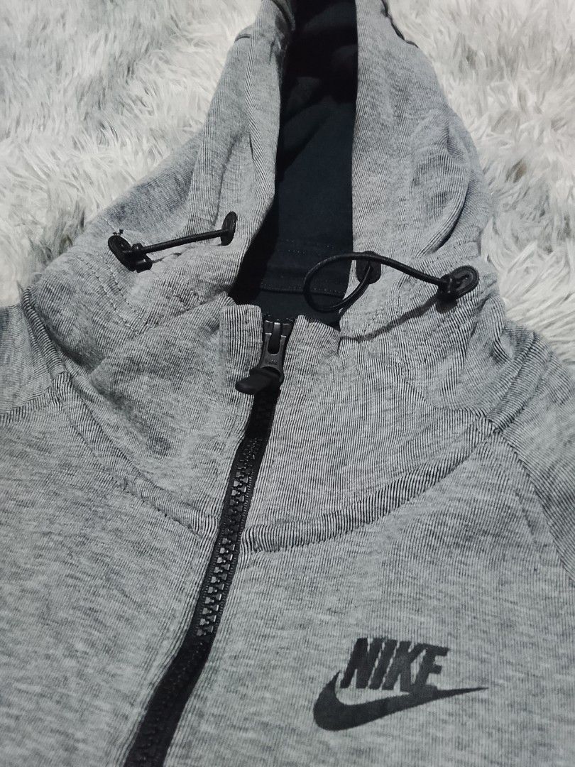 Nike Tech Fleece jacket Small (Category: Coats, Jackets and Outerwear) located in Davao. Submitted by thevintagehunterdvo (Listing ID 1469881518, Image 2). Description: Width 15 Bust 16 Length 22.