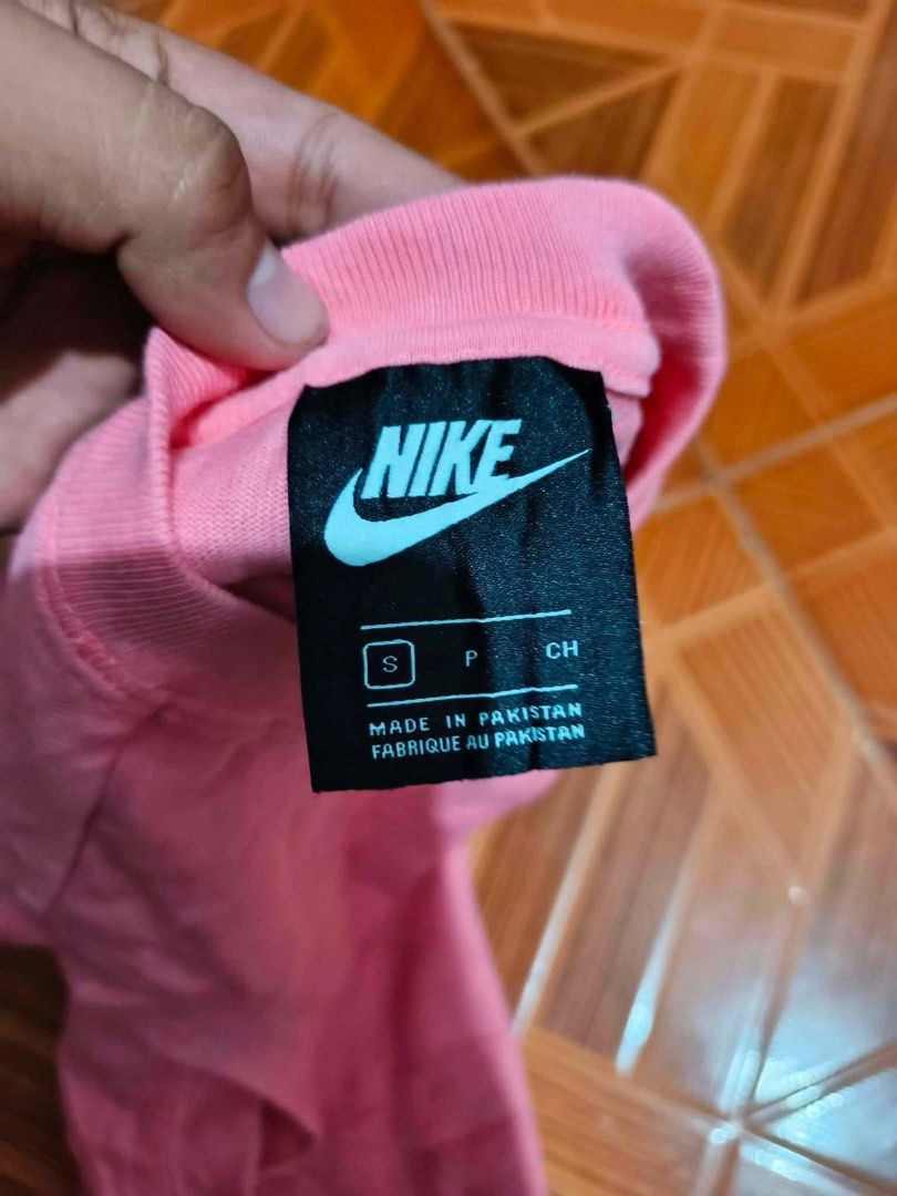Nike Top Embroidery Design (Category: Sleeveless) located in Alaminos. Submitted by thriftings625 (Listing ID 1469939415, Image 3). Description: Small Excellent condition No stain, no pinholes, no fade Color may bary due to lighting!.