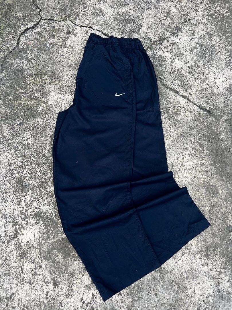 Nike Trackpants (Category: Activewear) located in Manila. Submitted by jamesgrefi35527 (Listing ID 1469772230, Image 1). Description: Dm.