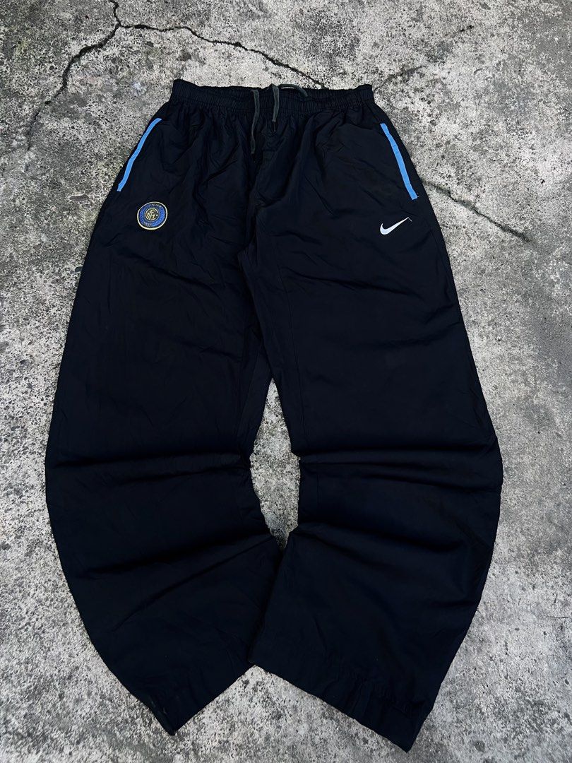 Nike Trackpants (Category: Activewear) located in Manila. Submitted by jamesgrefi35527 (Listing ID 1469772334, Image 2). Description: Dm.