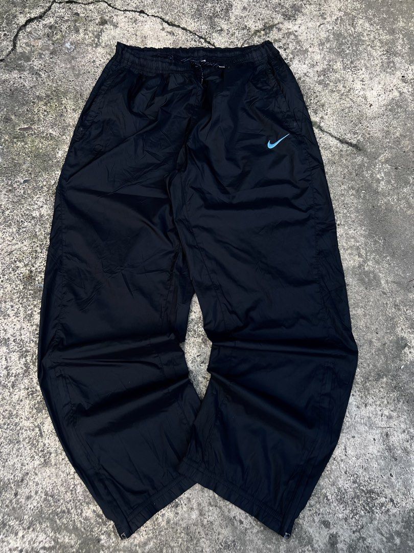 Nike Trackpants (Category: Activewear) located in Manila. Submitted by jamesgrefi35527 (Listing ID 1469772420, Image 2). Description: Dm.