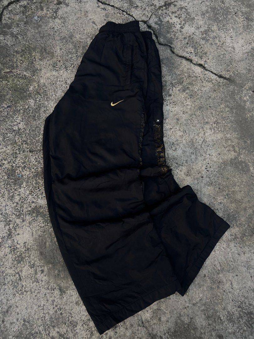 Nike Trackpants (Category: Activewear) located in Manila. Submitted by jamesgrefi35527 (Listing ID 1469772607, Image 1). Description: Dm.