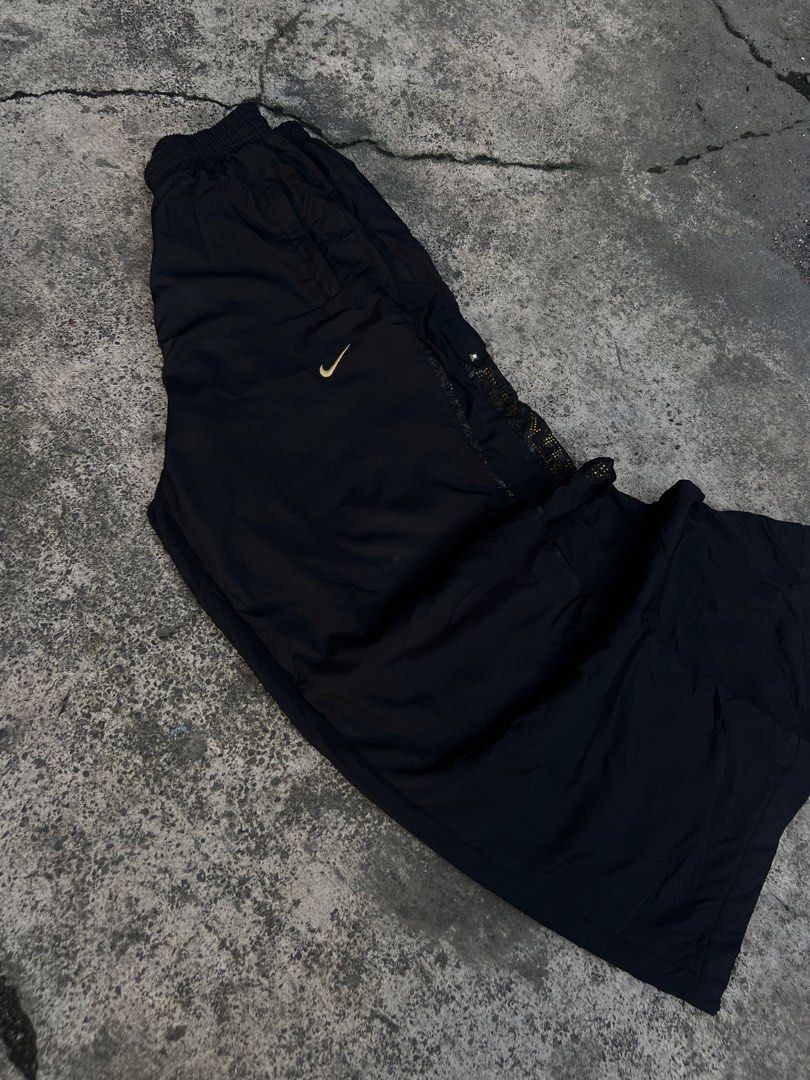Nike Trackpants (Category: Activewear) located in Manila. Submitted by jamesgrefi35527 (Listing ID 1469772607, Image 2). Description: Dm.