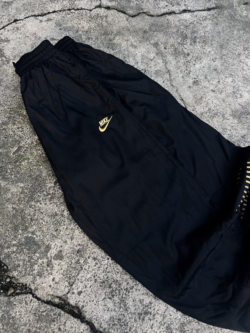 Nike Trackpants (Category: Activewear) located in Manila. Submitted by jamesgrefi35527 (Listing ID 1469772723, Image 2). Description: DM.