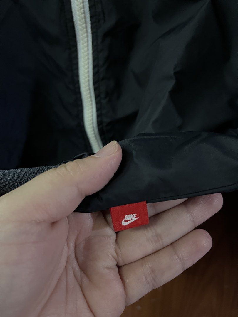 NIKE TWO TONED WINDBREAKER (Category: Coats, Jackets and Outerwear) located in Baguio. Submitted by toddlerscollectives (Listing ID 1469806494, Image 3). Description: SMALL SIZE DIMES 23”x18” NO ISSUES, LIKE NEW CONDITION.