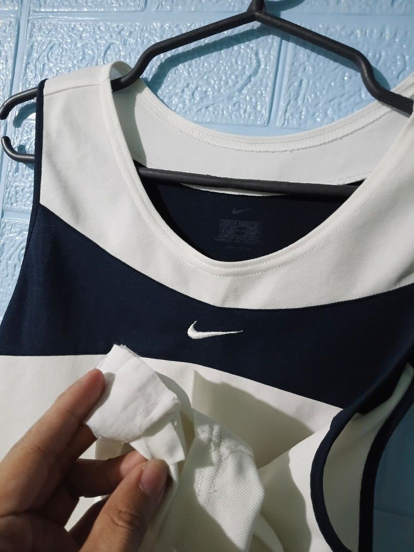 Nike Two-Tone Tank Top (Category: Activewear) located in Caloocan City. Submitted by archive404 (Listing ID 1469911783, Image 3). Description: Nike Two-Tone Tank Top Good Condition W - 18.5 L - 24.5 Issue: need wash 350 + sf.