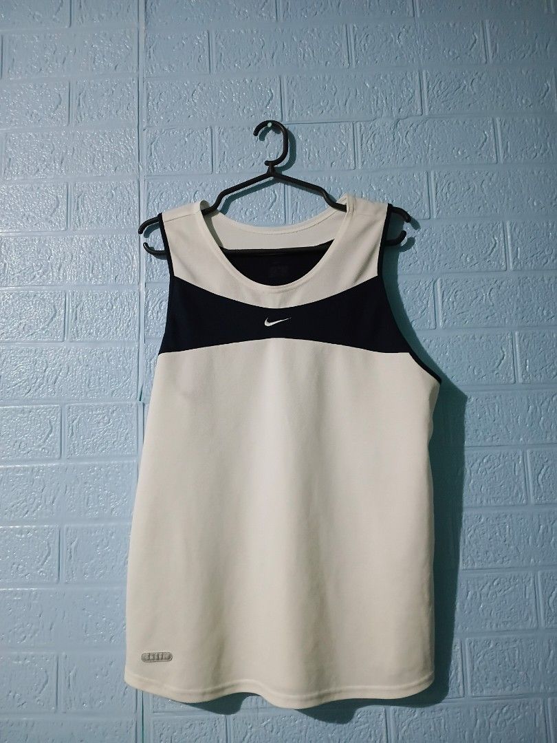 Nike Two-Tone Tank Top (Category: Activewear) located in Caloocan City. Submitted by archive404 (Listing ID 1469911783, Image 1). Description: Nike Two-Tone Tank Top Good Condition W - 18.5 L - 24.5 Issue: need wash 350 + sf.