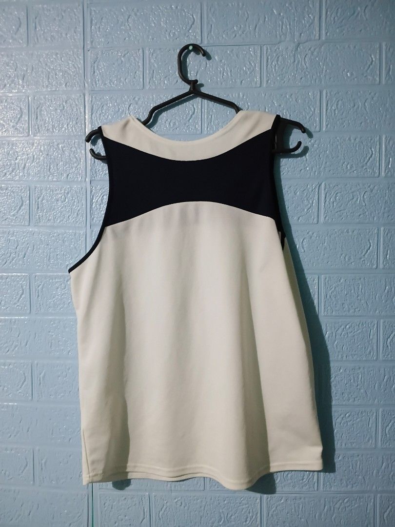 Nike Two-Tone Tank Top (Category: Activewear) located in Caloocan City. Submitted by archive404 (Listing ID 1469911783, Image 2). Description: Nike Two-Tone Tank Top Good Condition W - 18.5 L - 24.5 Issue: need wash 350 + sf.