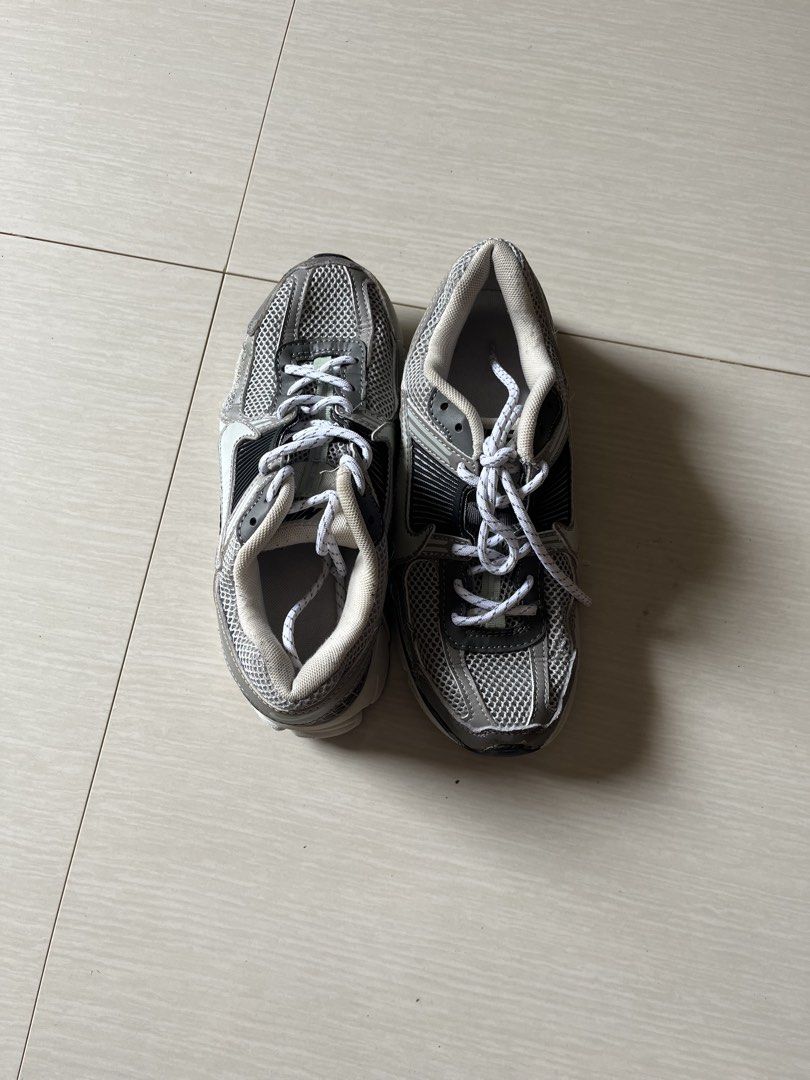 Nike vomero 5 (off/legit) (Category: Casual Shoes) located in Cagayan de Oro. Submitted by averythriftshop (Listing ID 1469774017, Image 2). Description: With issues.