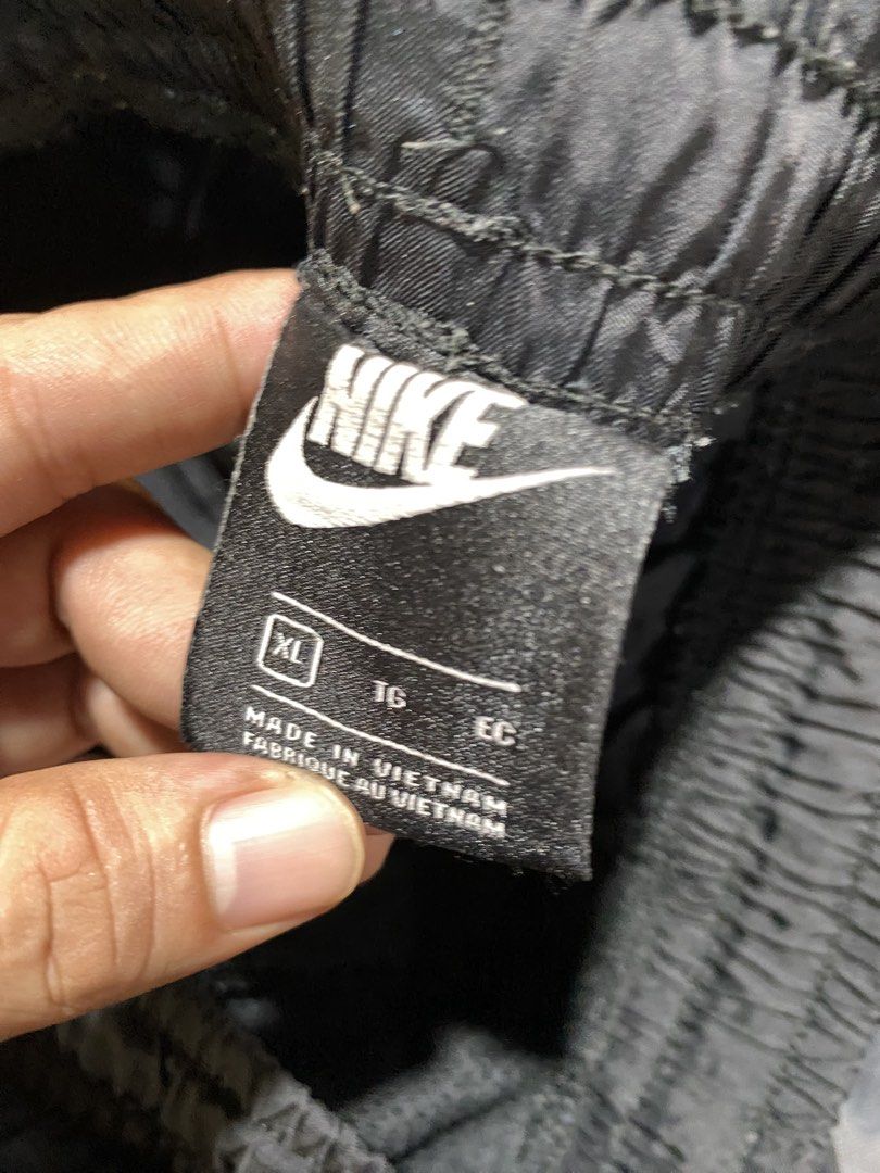 Nike Wovens - Mens Short / Nylon (Category: Shorts) located in General Santos City (Dadiangas). Submitted by castilloed98 (Listing ID 1469944202, Image 3). Description: N!ke Woven - Mens Size.36-37 X 18 Excellent Condition No issue 💵700+ SF✈️ DM📩 📍Gensan..