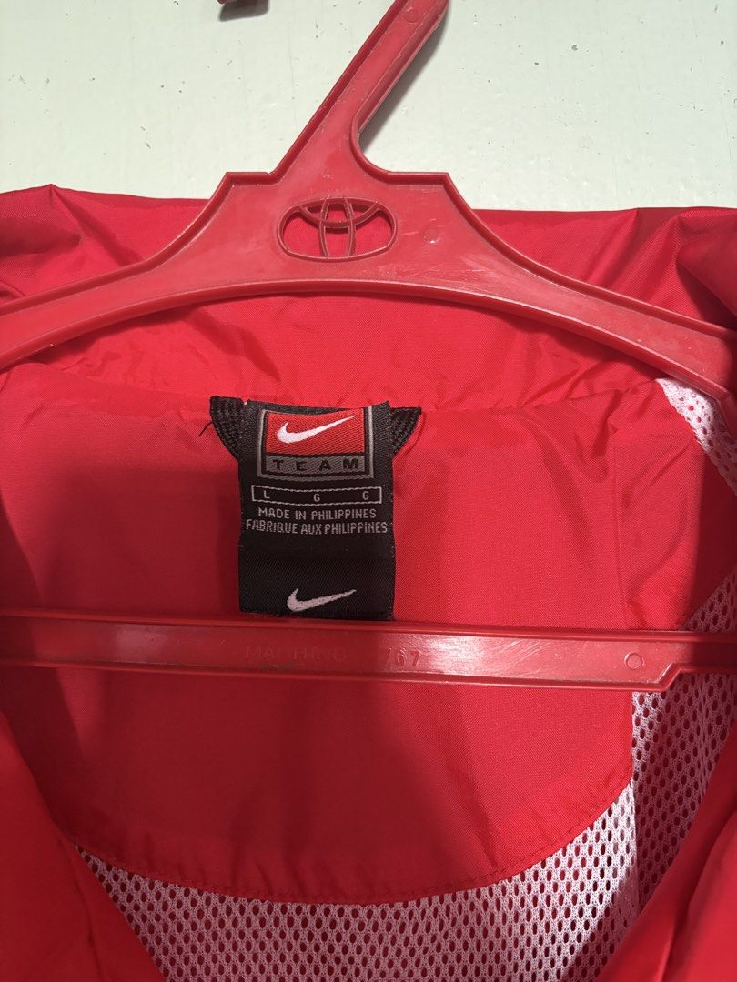 NIKE Y2K NEBRASKA HUSKERS WINDBREAKER (Category: Coats, Jackets and Outerwear) located in Baguio. Submitted by naomisfaith (Listing ID 1469765741, Image 2). Description: Large on tag No issues.