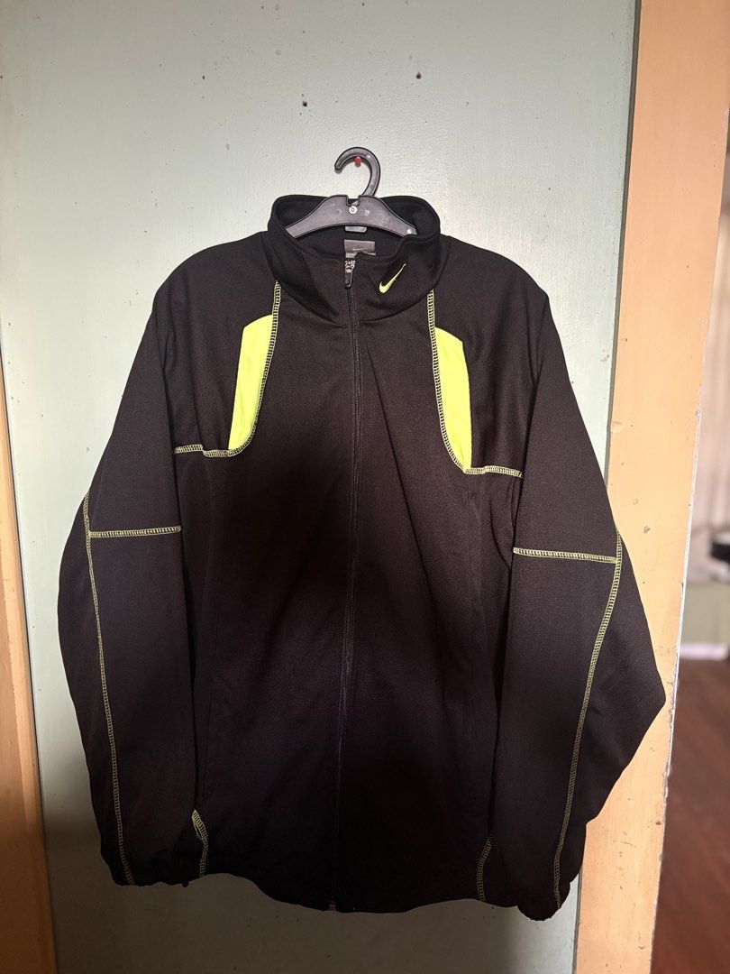 NIKE Y2K TRACK JACKET (Category: Coats, Jackets and Outerwear) located in Baguio. Submitted by naomisfaith (Listing ID 1469767173, Image 1). Description: Medium size.