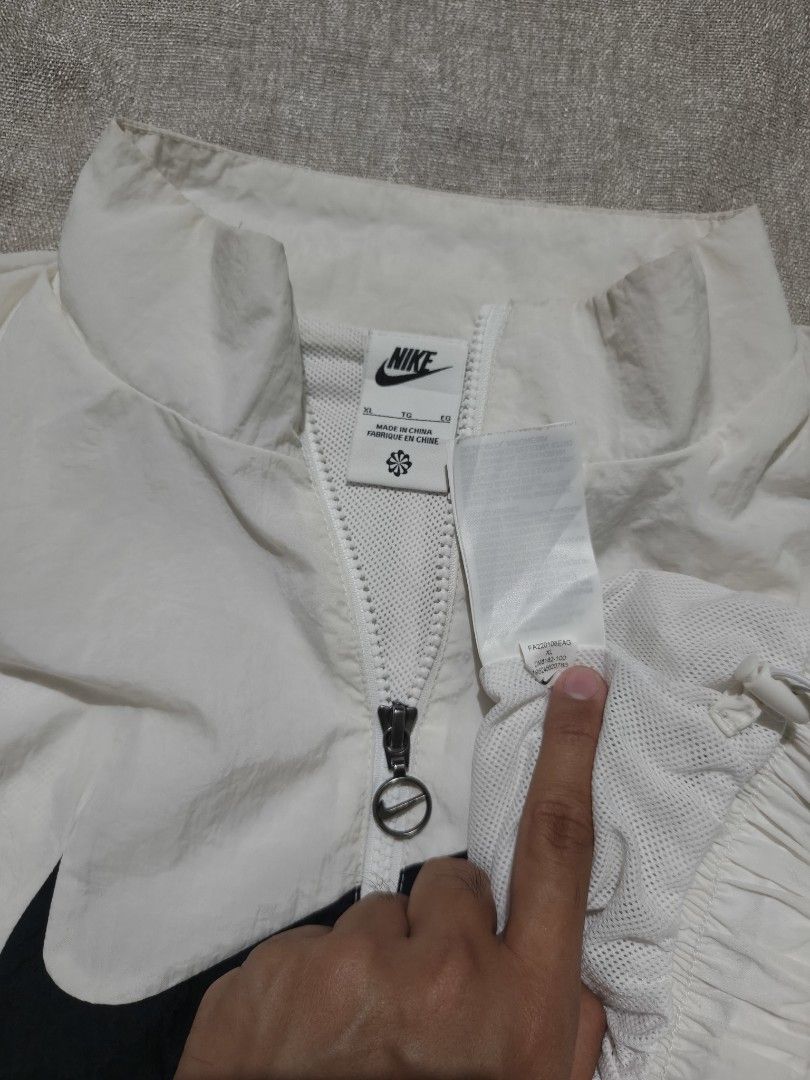 NIKE ZIP UP WINDBREAKER JACKET (Category: Coats, Jackets and Outerwear) located in General Santos City (Dadiangas). Submitted by prins_thrifts101 (Listing ID 1469858379, Image 2). Description: ‎This item was bought sa Japan Surplus!! ‎ ‎Size XL ‎•Dimes In inches 25x27 ‎•Color rate 9.8/10 ‎•Excellent Condition ‎•Issue: minimal washable stains ‎ ‎Unli vouch unli vc with item ‎Payment first Jnt or Cod LBC ‎+SF ‎LOCATION: General Santos City, Mindana
