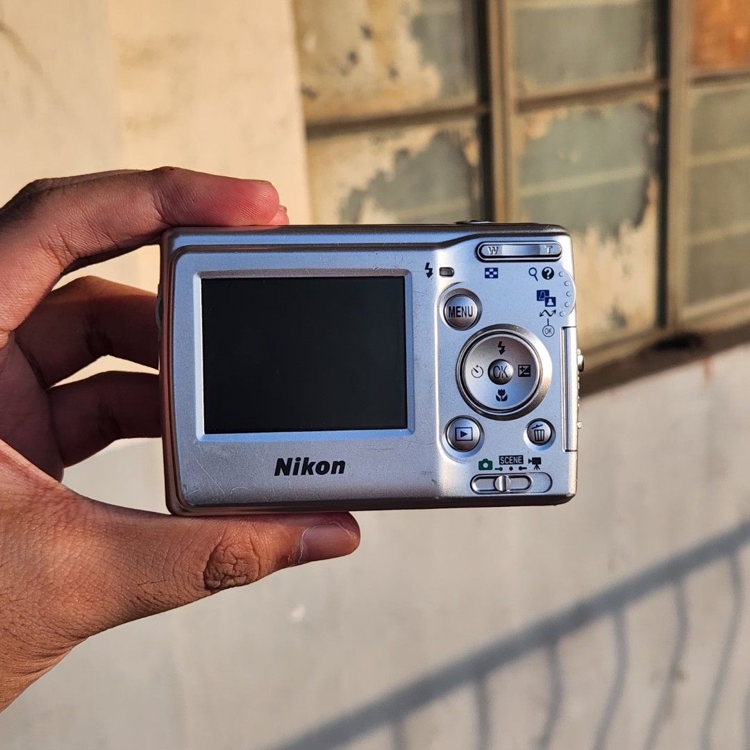 NIKON COOLPIX L10 DIGITAL CAMERA – COMPLETE SET (Category: Cameras) located in Bulacan. Submitted by h3nrpny (Listing ID 1469796161, Image 3). Description: NIKON COOLPIX L10 DIGITAL CAMERA – COMPLETE SET Vintage digicam released in 2007, featuring a 5MP CCD sensor and 3x optical zoom. Condition: Clean unit, fully working Inclusions: Original box Manuals Battery Memory card Location: Malabon / Bulacan.