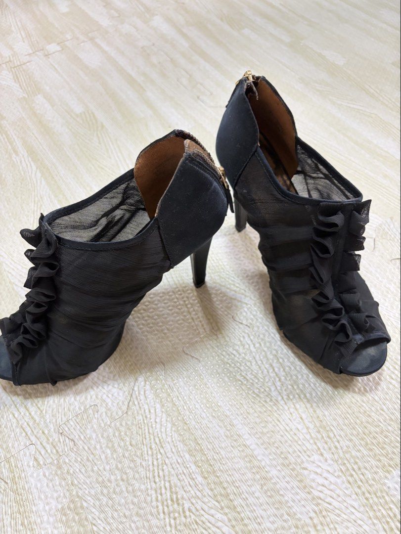 Nine West Black Mesh Ruffle Heels Size 8.5M (Category: Heels) located in Quezon City. Submitted by marifavo (Listing ID 1469825411, Image 1). Description: - Brand: Nine West - Style: Black high heels / stiletto with peep toe - Details: Mesh panels, ruffled front trim, gold hardware back zipper - Size: 8.5 Medium - Condition: Noticeable wear and staining on interior footbeds, standard dirt marks on soles.