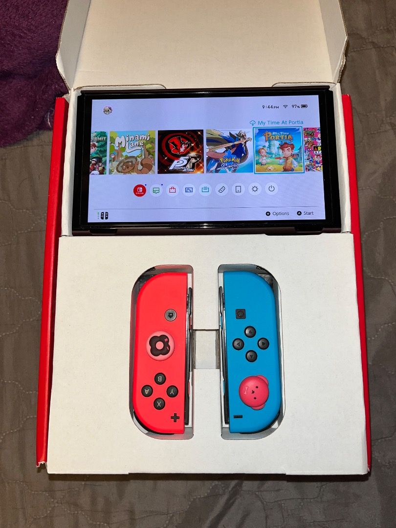 Nintendo Switch OLED (Category: Nintendo) located in Caloocan City. Submitted by dinefinitely (Listing ID 1469897603, Image 3). Description: RFS: Barely used since 2024. Bought this po at Datablitz, around 2023. Lady used/owned. Comes with 128GB memory card. Case included. Test to Sawa..