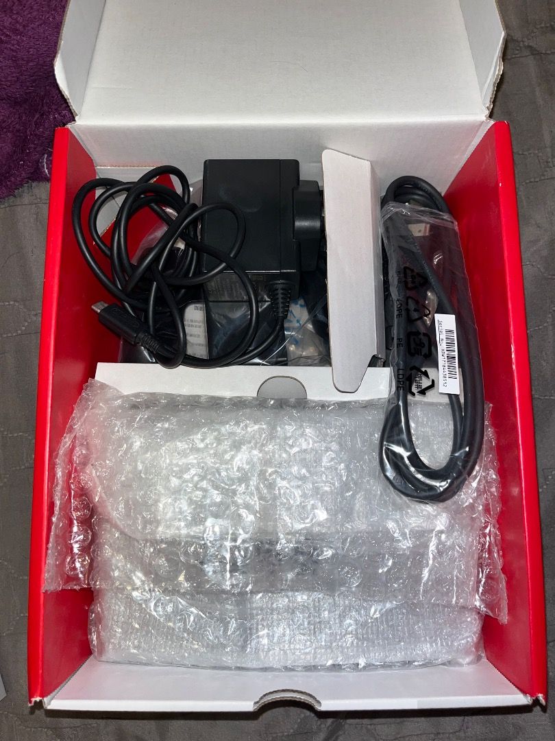 Nintendo Switch OLED (Category: Nintendo) located in Caloocan City. Submitted by dinefinitely (Listing ID 1469897603, Image 2). Description: RFS: Barely used since 2024. Bought this po at Datablitz, around 2023. Lady used/owned. Comes with 128GB memory card. Case included. Test to Sawa..