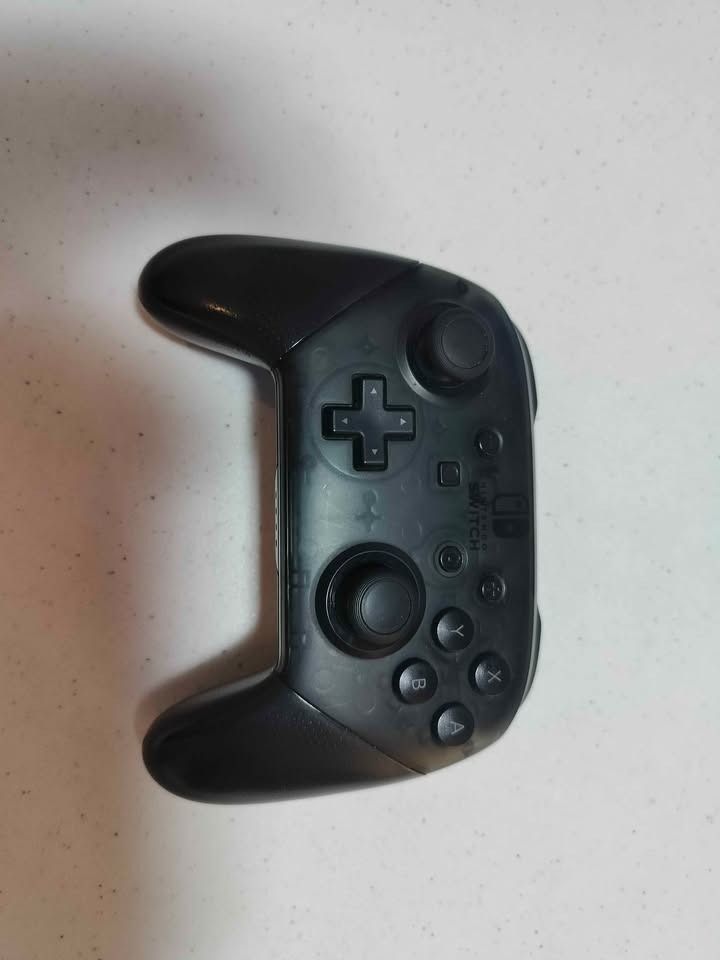 Nintendo Switch Pro Controller Black Wireless Gamepad (Category: Controllers) located in Caloocan City. Submitted by zenhorse-37a6b5 (Listing ID 1469847482, Image 1). Description: orig switch 1 pro controller very limited use no bix but from data blitz las pinas loc 1000.