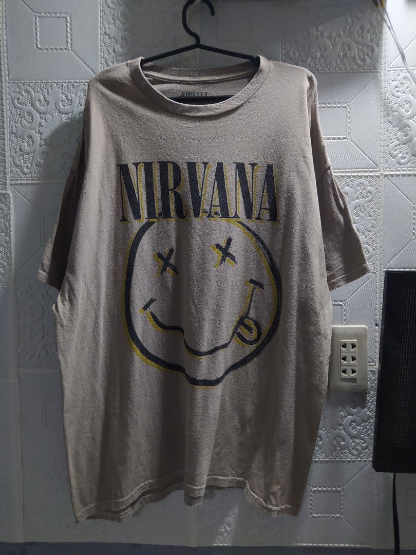 NIRVANA MEGA PRINT SHIRT (Category: Tshirts & Polo Shirts ) located in Aliaga. Submitted by arfrafarf000 (Listing ID 1469923206, Image 1). Description: 300 + SF SIZE XL ON TAG ISSUE: MINIMAL BLEACH STAIN.
