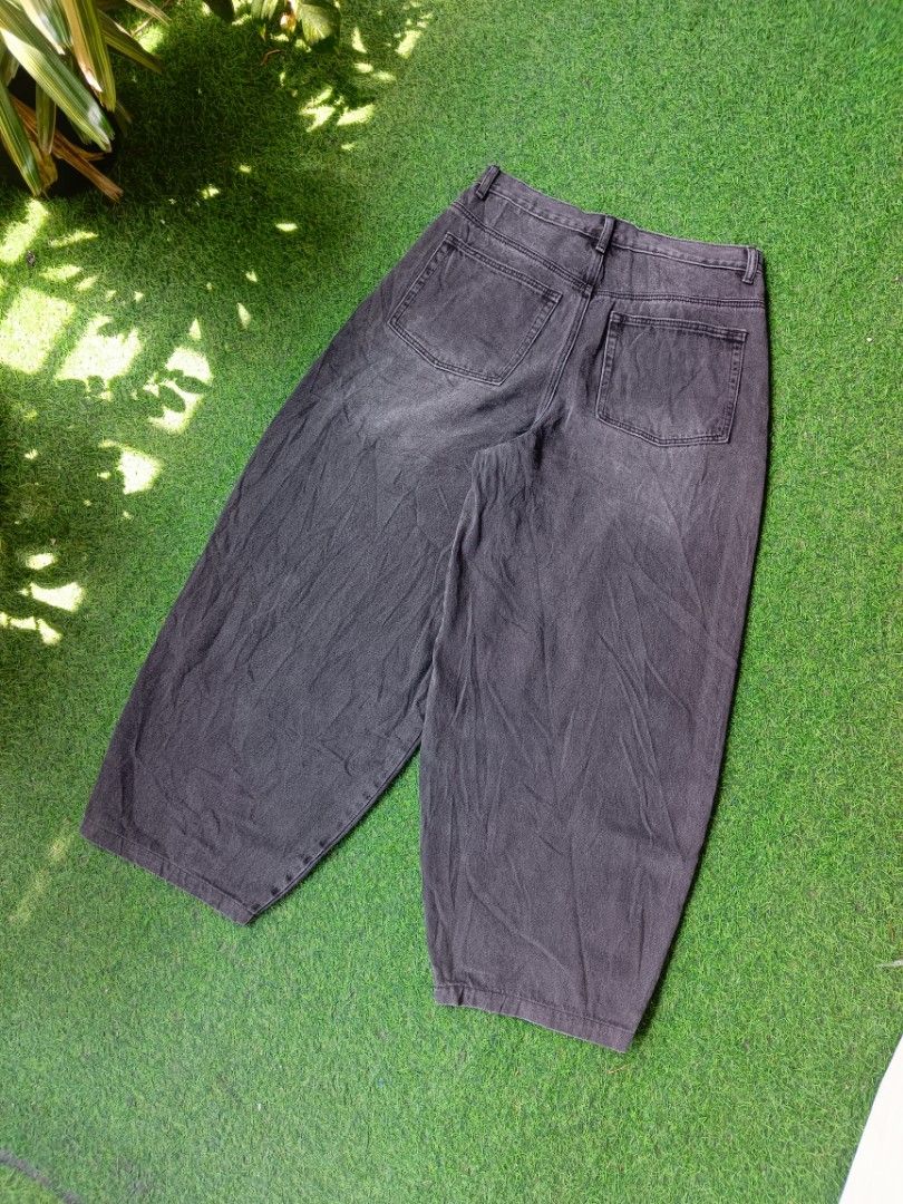 NOT4NERD balloon pants (Category: Jeans) located in Davao. Submitted by karlito. (Listing ID 1469781380, Image 2). Description: Waist 32 Length 41.5 Hem 9.8 Thigh 15.5.