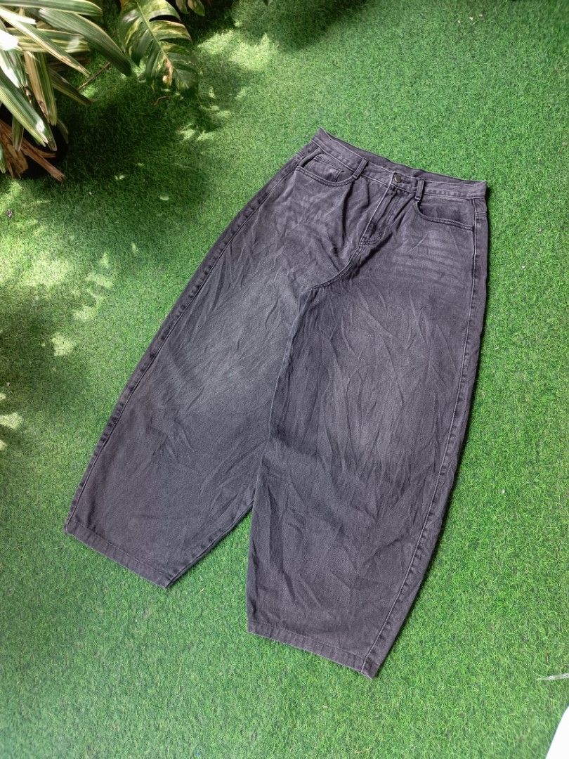 NOT4NERD balloon pants (Category: Jeans) located in Davao. Submitted by karlito. (Listing ID 1469781380, Image 1). Description: Waist 32 Length 41.5 Hem 9.8 Thigh 15.5.