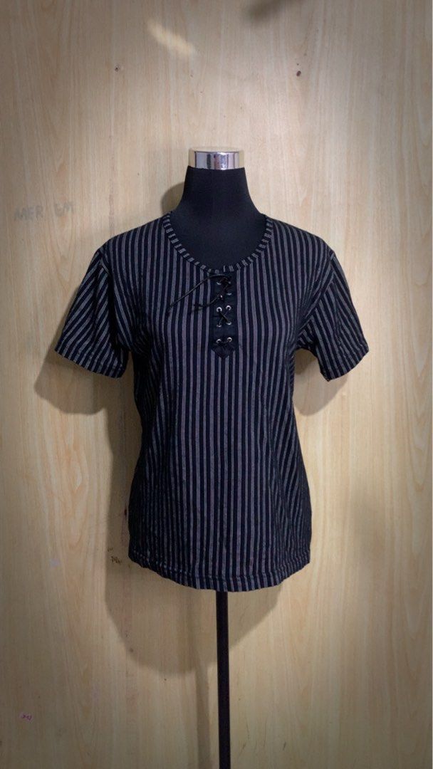 Nota bene lace up (Category: Tshirts & Polo Shirts ) located in Aloran. Submitted by cowskin_927 (Listing ID 1469901131, Image 1). Description: Nota bene lace up Size medium 20 x 26 No flaws.