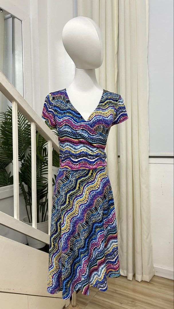 NTCO Nomadic Traders Multicolor Abstract Print Jersey Wrap Dress | Large (Category: Dresses) located in San Jose del Monte. Submitted by vanessabarredo (Listing ID 1469937805, Image 2). Description: Condition: Excellent Beautiful multicolored abstract print dress featuring a flattering surplice V-neckline, short sleeves, defined waist, and flowy A-line skirt. * Stretchable jersey fabric * Soft and comfortable * Wrap-style bodice * Waist tie at th