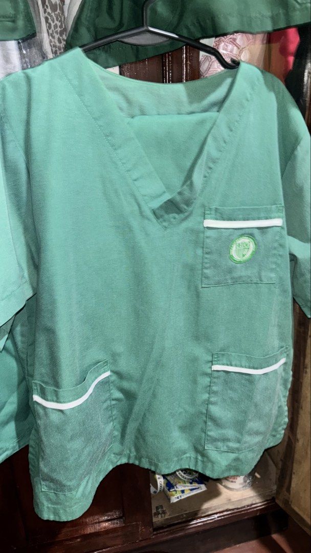 NURSING SCRUB SUIT (Category: Coats, Jackets and Outerwear) located in Abucay. Submitted by itsepryrory (Listing ID 1469880582, Image 3). Description: 450 pesos only i have 4 pairs 2 each for men & women i can send when worn picture. the dark green scrubs are new and lightly used MEN: med - large (5’4-5’8) WOMEN: small - medium (4’11-5’3).