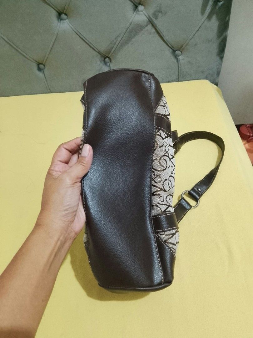 NYC Y2k Vintage Bag 👜 (Category: Shoulder Bags) located in Naga. Submitted by jea1991 (Listing ID 1469860815, Image 2). Description: check bag handle 📌.